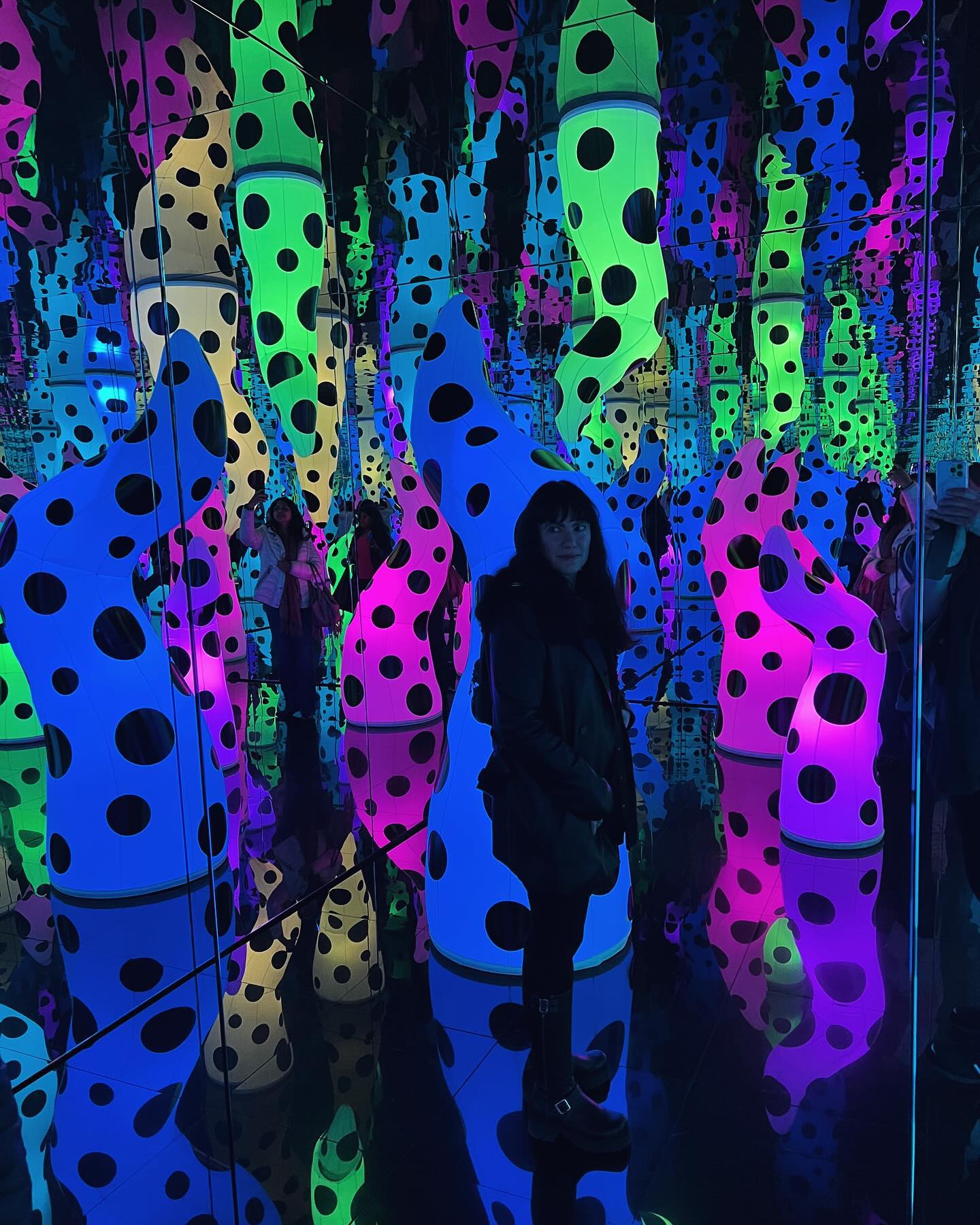 Went to see the #yayoikusama pieces @sfmoma  It was two infinity rooms, and a giant pumpkin. . I liked the pumpkin best. Also the German Art after 1960 was amazing. I loved the @gerhard.richter pieces. And also stunning was the Ragnar Kjartansson’s piece.